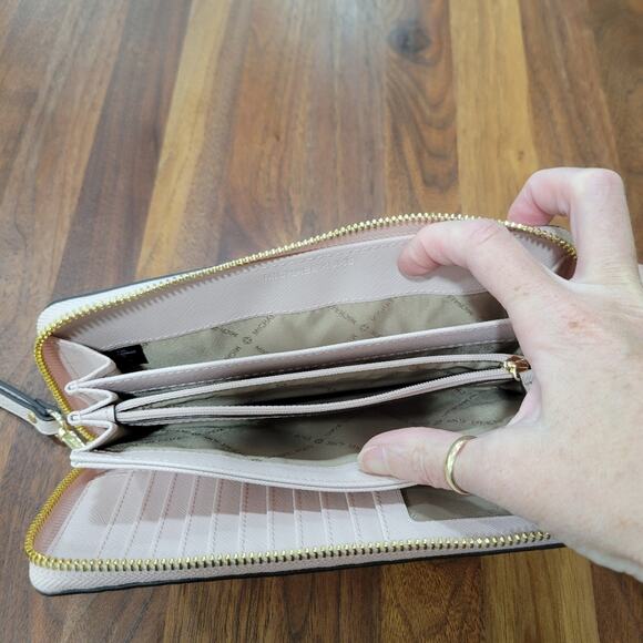 Michael Kors Jet Set Continental Wristlet in Pebbled Leather - Picture 4 of 12